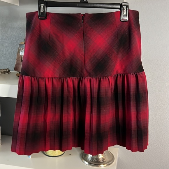 Pleated red and black skirt - Picture 5 of 5
